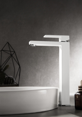 Faucets ก๊อกอ่างล้างหน้าทรงสูงหนึ่งรูบนโต๊ะอ่างล้างหน้า